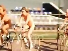 Queen- Bicycle Race (uncensored Version)